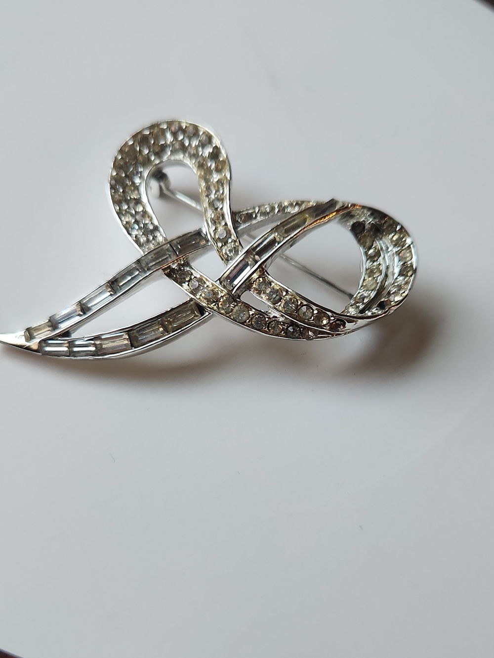 Silver Tone Crystal Infinity Brooch - Elegant Rhinestone Pin